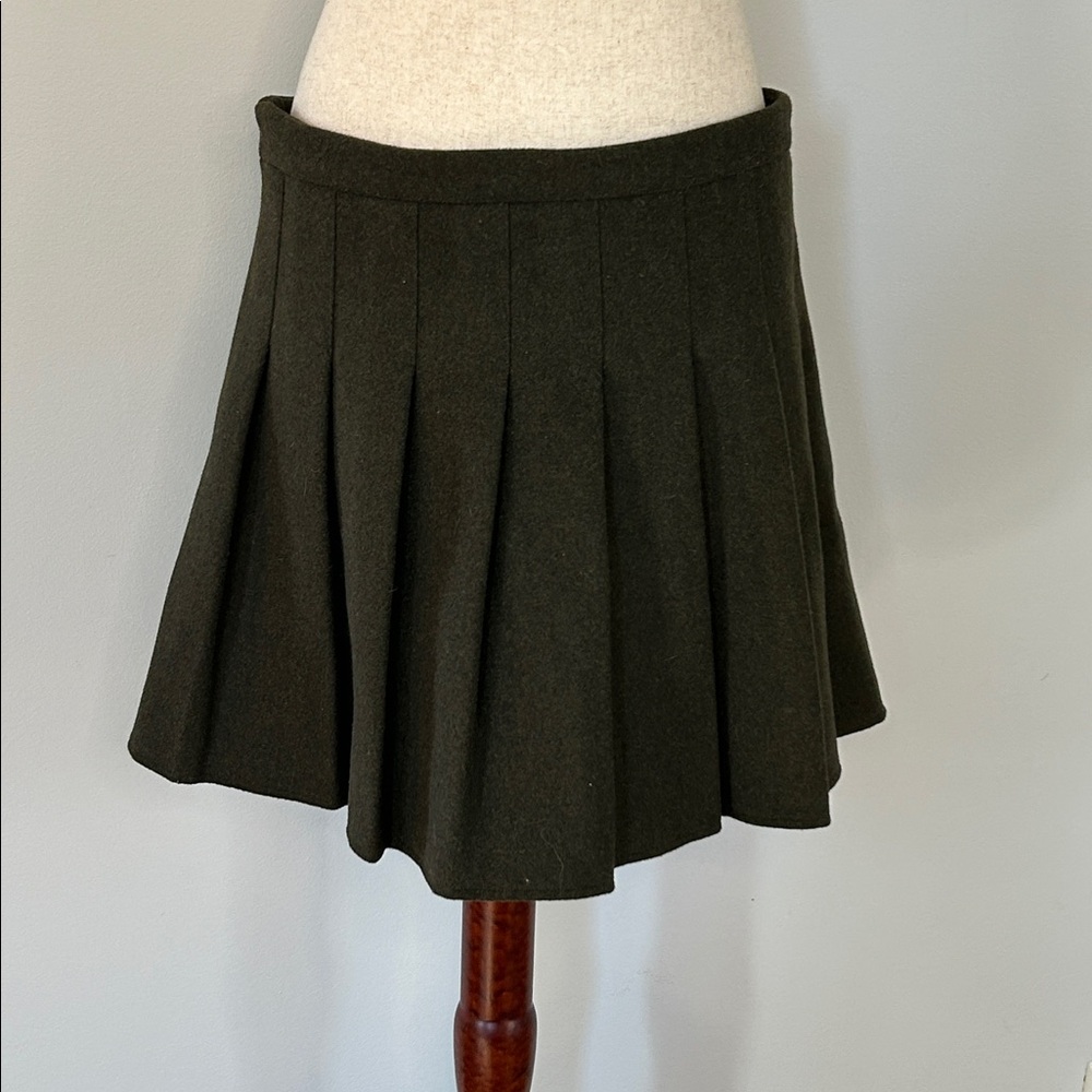 Hoerev Women Thick Skirt Size XXL Army Green Pleated With Shorts